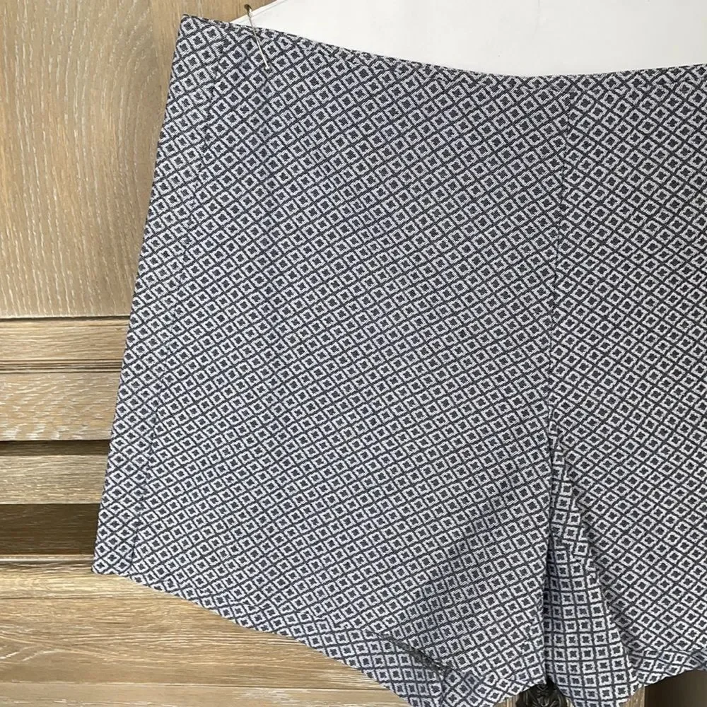 Ecru cotton shorts size 6